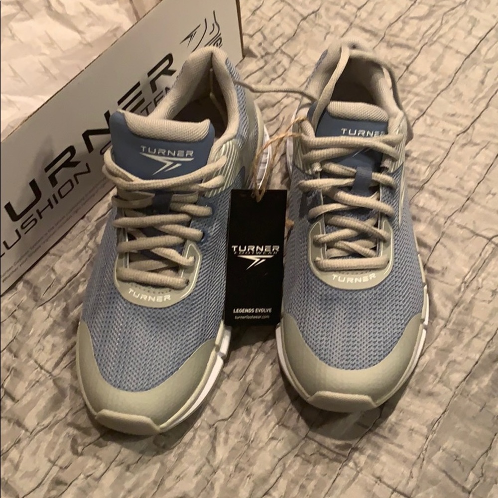 Turner Sneakers size 6.5